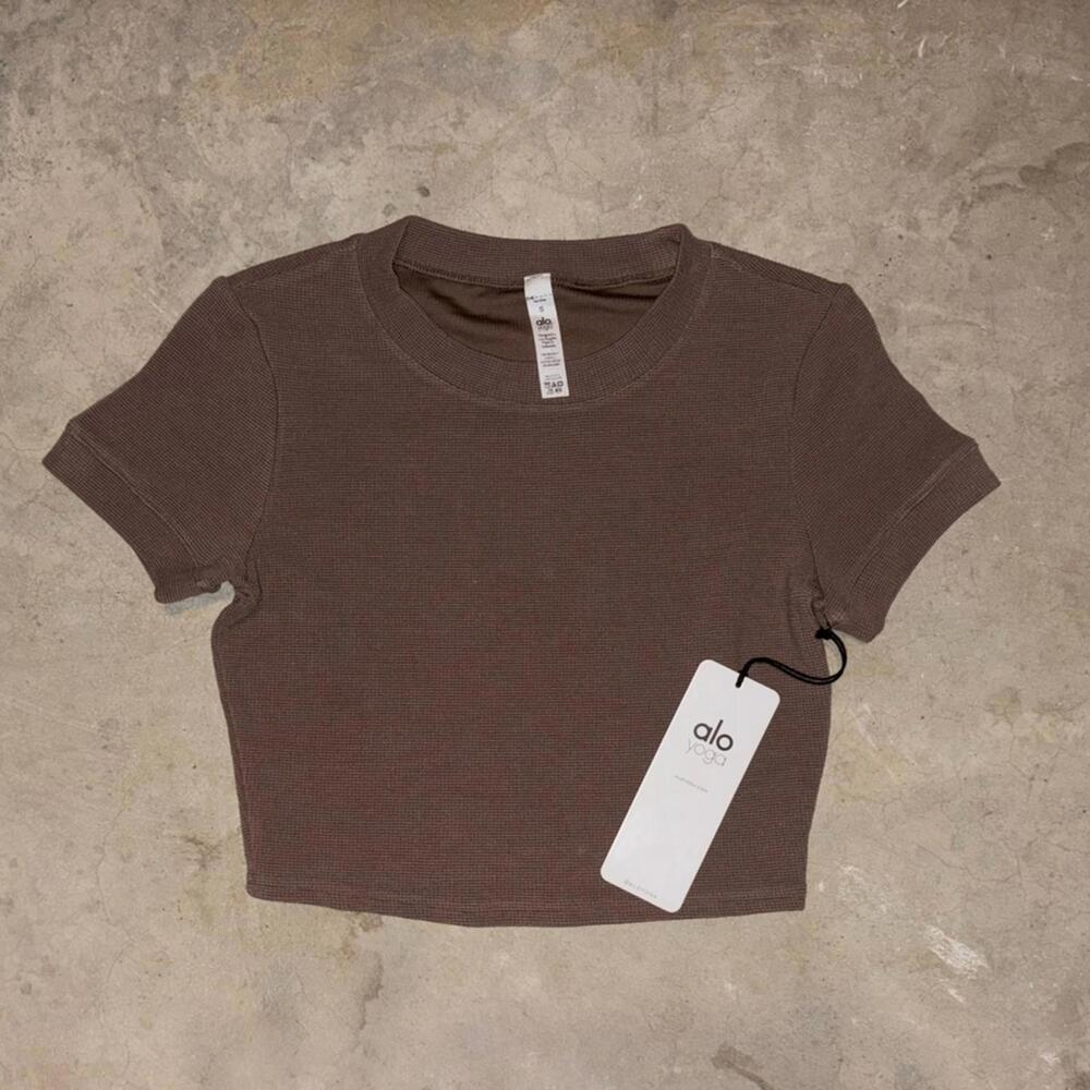 NWT ALO Yoga Micro Waffle Sierra Short Sleeve Crop Top- Hot Cocoa size S - Picture 3 of 5